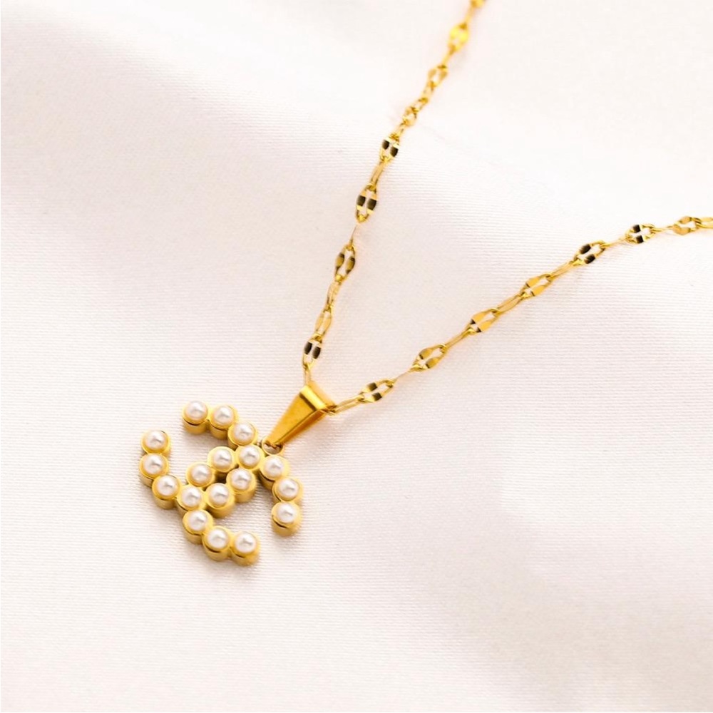 Pearl Pendant Necklace
